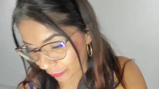 Snapshot of Luna_Dumont chatting on 19, 4, 2026 Luna Dumont online show from 19, 4, 2026