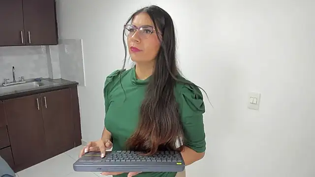 Snapshot of Luna_Dumont chatting on 3, 5, 2026 Luna Dumont online show from 3, 5, 2026