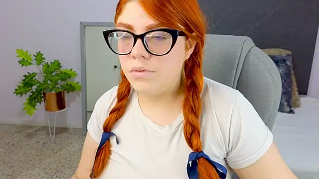 Snapshot of lucie_nicolls chatting on 21, 12, 2024 lucie nicolls online show from 21, 12, 2024