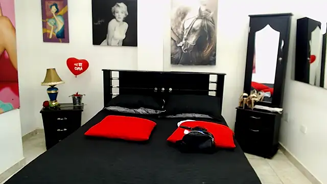 VeronicaReynolds online show from 13, 1, 2025