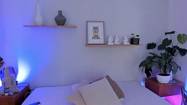 moll1e  online show from 9, 3, 2025