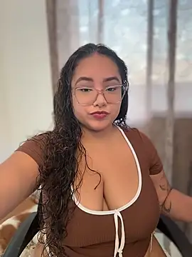CurlyGirl 1 online show from 24, 6, 2026