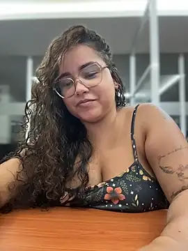 CurlyGirl 1 online show from 9, 7, 2026