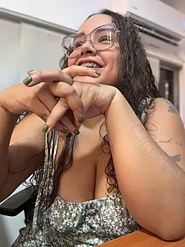 CurlyGirl 1 online show from 3, 8, 2026