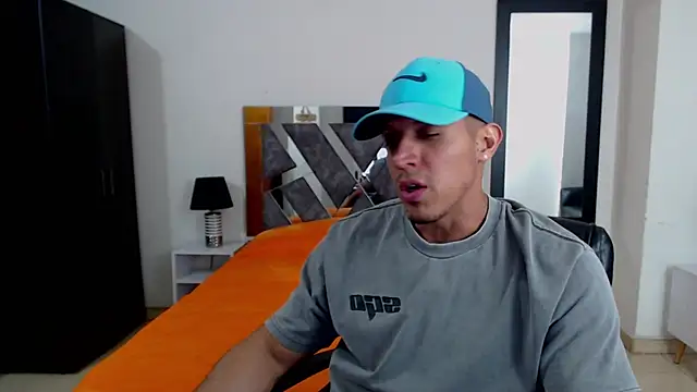 Snapshot of Frank_heaven01 chatting on 5, 12, 2024 Frank heaven01 online show from 5, 12, 2024