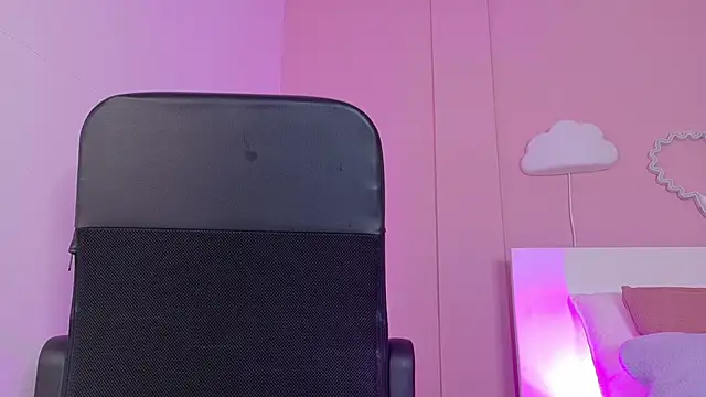 Snapshot of CristalCornner_ chatting on 17, 10, 2025 CristalCornner  online show from 17, 10, 2025