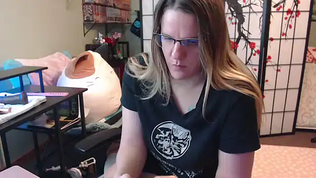 Sarahtineke online show from 4, 2, 2026