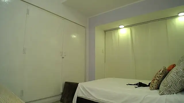 genesis moretz online show from 22, 2, 2025