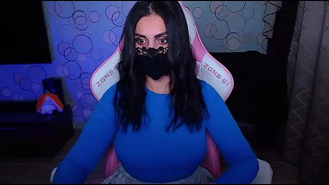 Snapshot of __Yasmina__ chatting on 8, 10, 2025   Yasmina   online show from 8, 10, 2025