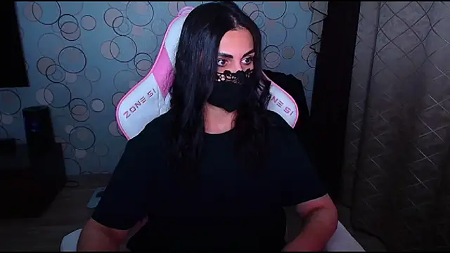 Snapshot of __Yasmina__ chatting on 21, 10, 2025   Yasmina   online show from 21, 10, 2025