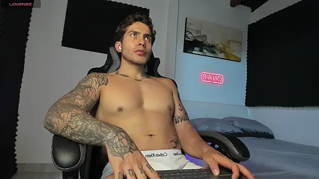 Snapshot of LucianSinclair chatting on 2, 11, 2025 LucianSinclair online show from 2, 11, 2025