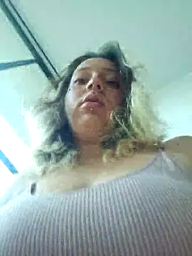 Snapshot of Enyeld_ruru chatting on 19, 10, 2025 Enyeld ruru online show from 19, 10, 2025