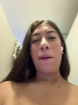 Snapshot of Enyeld_ruru chatting on 3, 5, 2026 Enyeld ruru online show from 3, 5, 2026