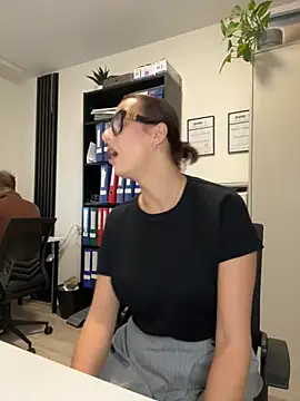 Hii Lolla online show from 1, 10, 2025