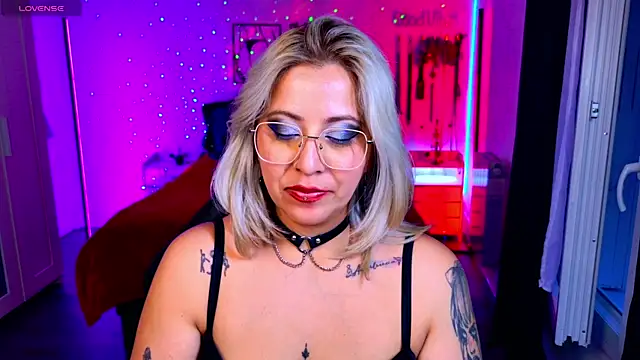 blackwidow s1 online show from 18, 4, 2026