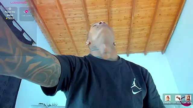 esteveen ortegas  online show from 12, 4, 2026