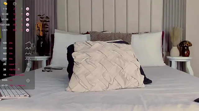 romina-brunette online show from 8, 3, 2025