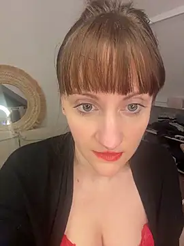 victoirenextdoor online show from 2, 12, 2025