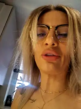 SweetMonicaUK online show from 25, 2, 2025