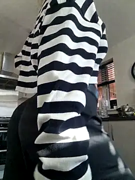 SweetMonicaUK online show from 4, 3, 2025