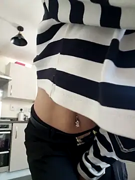 SweetMonicaUK online show from 4, 3, 2025