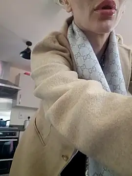 SweetMonicaUK online show from 18, 3, 2025