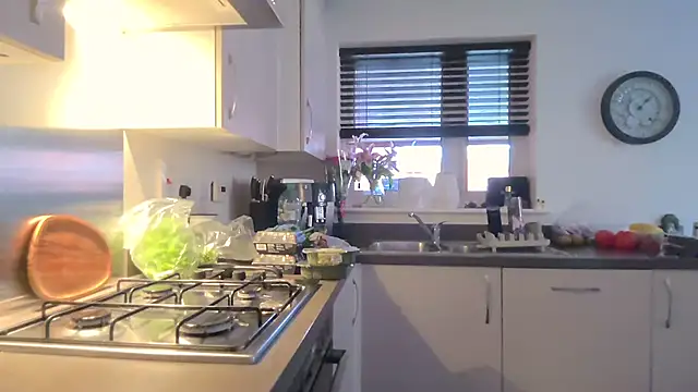 SweetMonicaUK online show from 1, 10, 2025