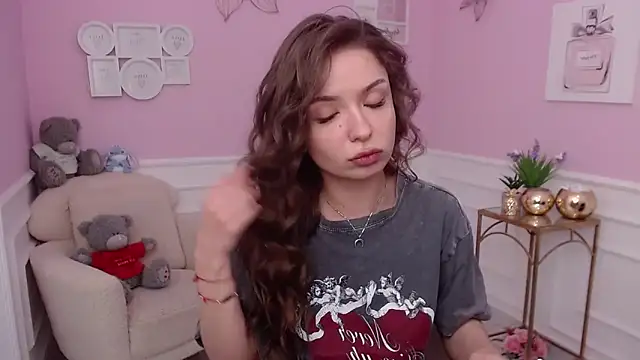 LucySkilar online show from 17, 10, 2025