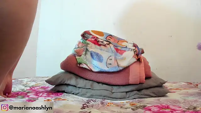 Snapshot of Melaniegirl17 chatting on 2, 10, 2025 Melaniegirl17 online show from 2, 10, 2025