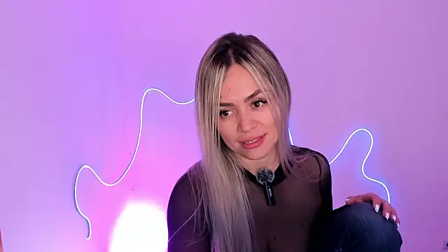 nicole valencia  online show from 25, 11, 2025