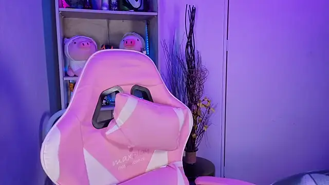 EmilyMiller  online show from 18, 12, 2025