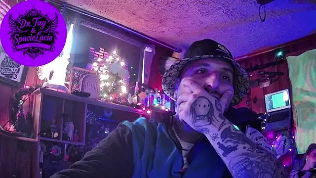 Snapshot of tayshie chatting on 27, 12, 2024 tayshie online show from 27, 12, 2024