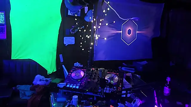 Snapshot of tayshie chatting on 8, 2, 2025 tayshie online show from 8, 2, 2025