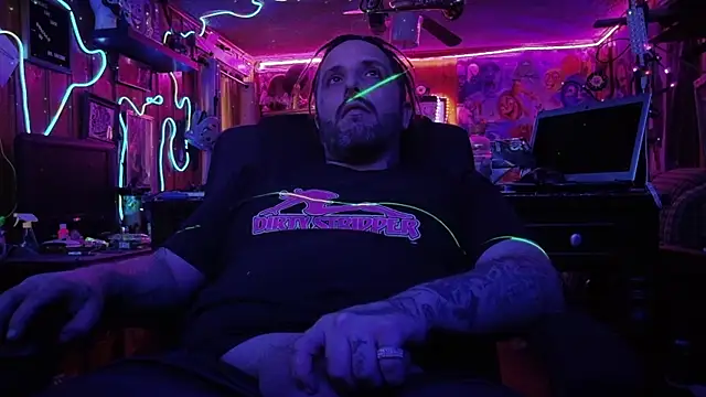 Snapshot of tayshie chatting on 8, 11, 2025 tayshie online show from 8, 11, 2025