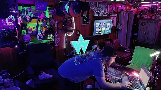 Snapshot of tayshie chatting on 22, 11, 2025 tayshie online show from 22, 11, 2025