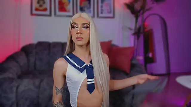 Taylor  foxxx online show from 10, 9, 2025