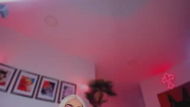 Taylor  foxxx online show from 12, 9, 2025