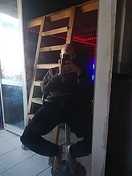 Snapshot of MillennialC0CK chatting on 25, 11, 2025 MillennialC0CK online show from 25, 11, 2025