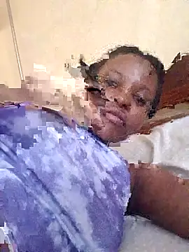 Snapshot of petite_babe chatting on 2, 2, 2026 petite babe online show from 2, 2, 2026