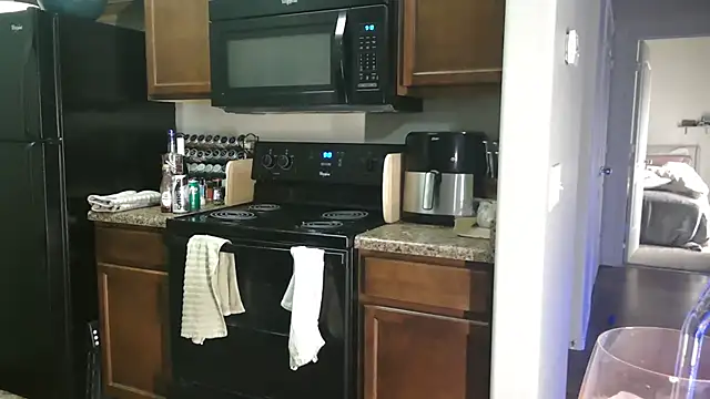 NatalieKneals online show from 13, 2, 2025