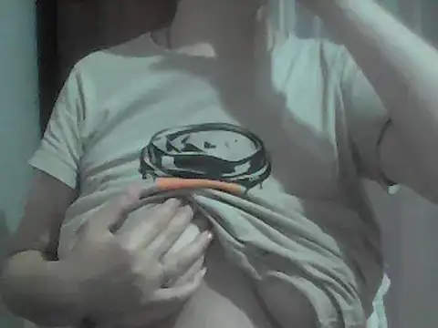 Snapshot of AnaXBerry chatting on 9, 6, 2026 AnaXBerry online show from 9, 6, 2026