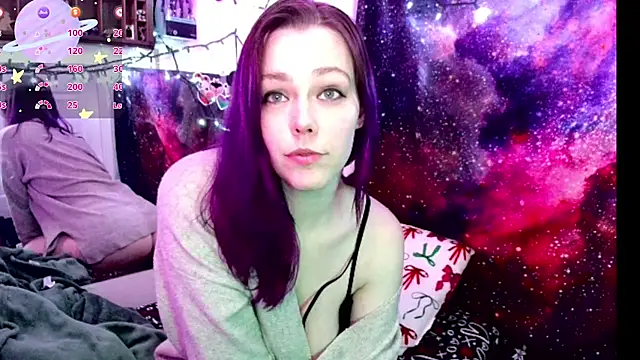 Snapshot of EverlyEster chatting on 7, 3, 2025 EverlyEster online show from 7, 3, 2025