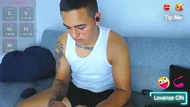 Latino Junge online show from 6, 2, 2025