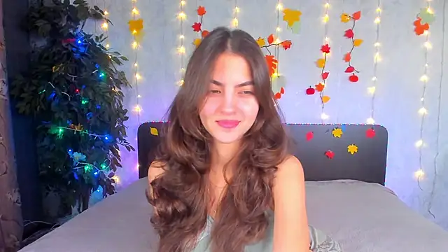 Milana Crystal  online show from 2, 12, 2025