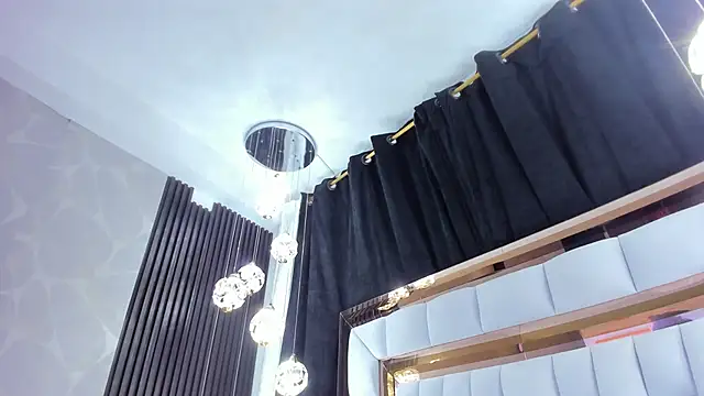 SarayRoyse online show from 5, 10, 2025