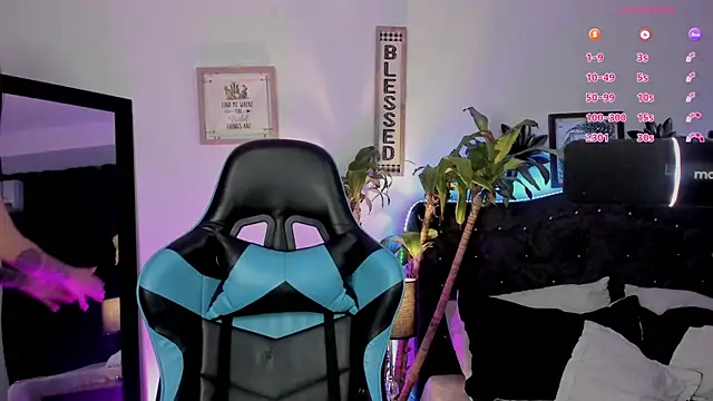 Snapshot of devlin_violett chatting on 19, 2, 2025 devlin violett online show from 19, 2, 2025