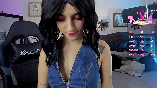 Snapshot of devlin_violett chatting on 1, 10, 2025 devlin violett online show from 1, 10, 2025