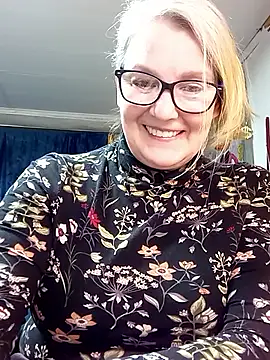 irinamaux online show from 12, 4, 2026