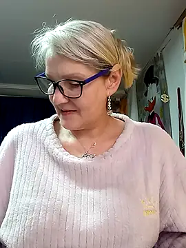 Snapshot of irinamaux chatting on 17, 4, 2026 irinamaux online show from 17, 4, 2026
