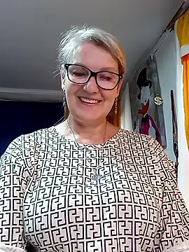 Snapshot of irinamaux chatting on 18, 4, 2026 irinamaux online show from 18, 4, 2026
